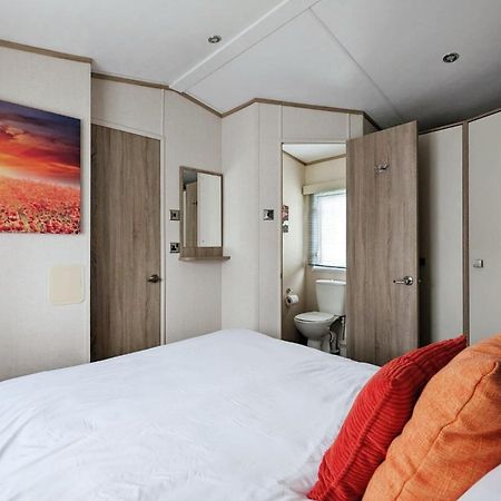 Caravan In The Cotswolds Villa Cirencester Exterior photo