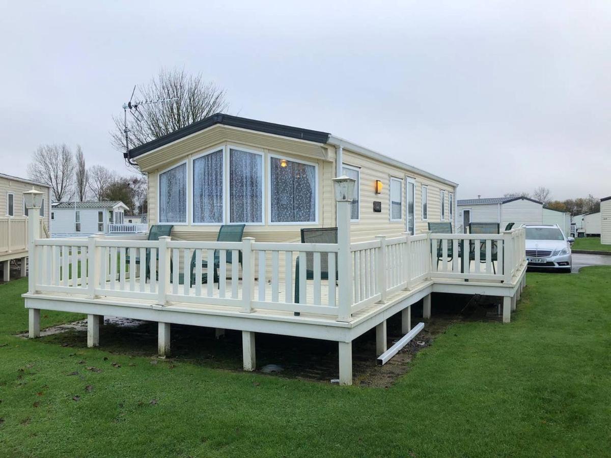 Caravan In The Cotswolds Villa Cirencester Exterior photo