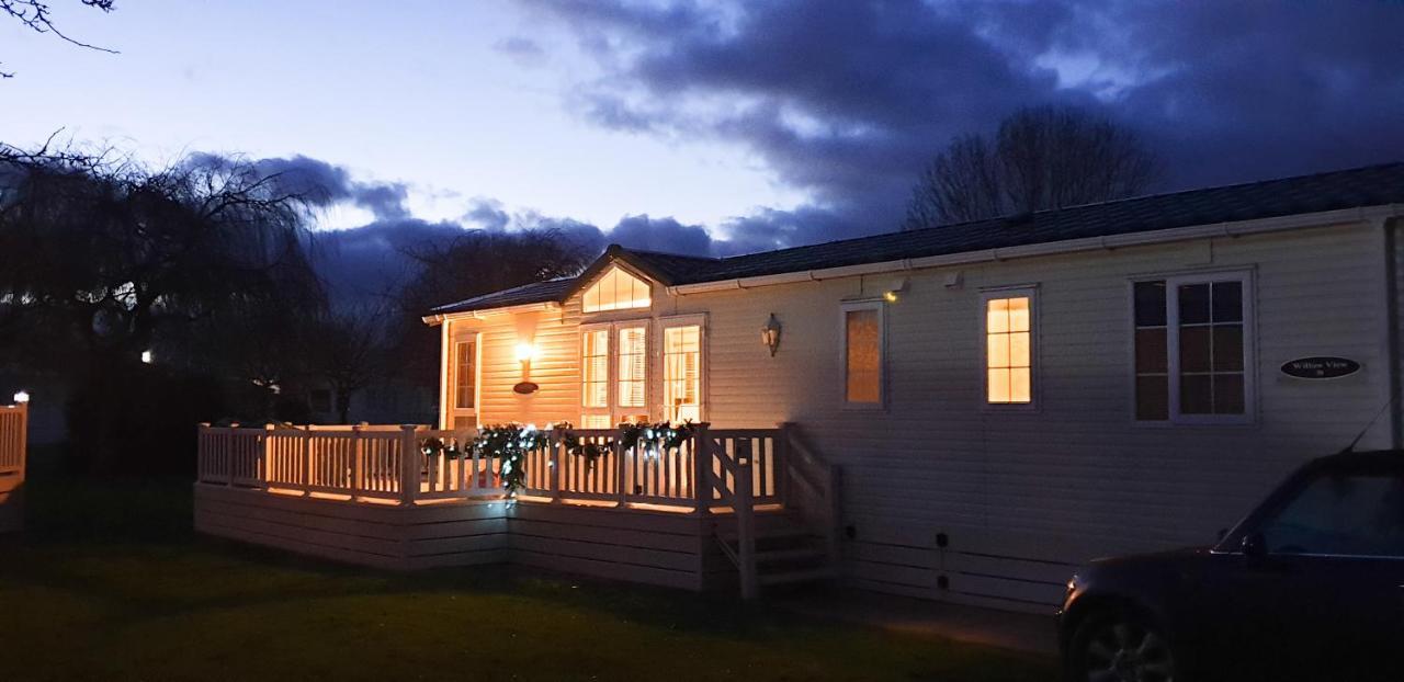 Caravan In The Cotswolds Villa Cirencester Exterior photo